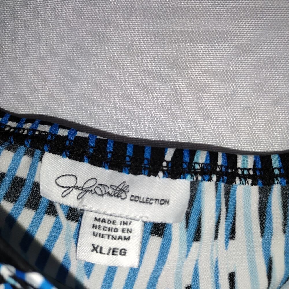 Jaclyn Smith top  - Picture 3 of 6